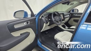 Volvo XC40 B4 ULTIMATE Bright 2024 года из Южной Кореи
