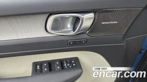 Volvo XC40 B4 ULTIMATE Bright 2024 года из Южной Кореи