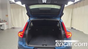 Volvo XC40 B4 ULTIMATE Bright 2024 года из Южной Кореи