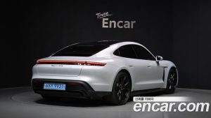 Porsche Taycan GTS 2022 года из Южной Кореи