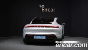 Porsche Taycan GTS 2022 года из Южной Кореи