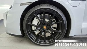 Porsche Taycan GTS 2022 года из Южной Кореи