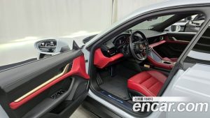 Porsche Taycan GTS 2022 года из Южной Кореи