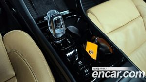 Volvo XC40 B4 Inscription 2022 года из Южной Кореи
