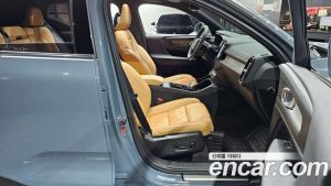 Volvo XC40 B4 Inscription 2022 года из Южной Кореи