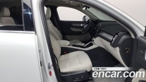 Volvo XC40 B4 ULTIMATE Bright 2024 года из Южной Кореи