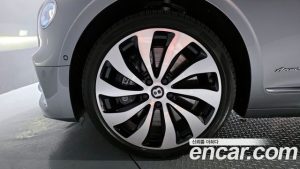 Bentley Flying Spur 4.0 Azure 2023 года из Южной Кореи