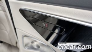 Mercedes-Benz E-Class E300 4MATIC Exclusive 2024 года из Южной Кореи
