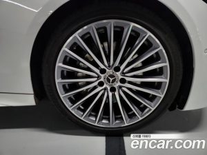 Mercedes-Benz C-Class C300 4MATIC AMG Line 2023 года из Южной Кореи