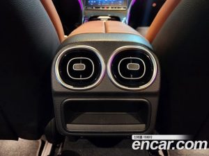 Mercedes-Benz C-Class C300 4MATIC AMG Line 2023 года из Южной Кореи