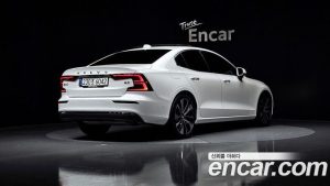Volvo S60 B5 Ultra Bright 2025 года из Южной Кореи