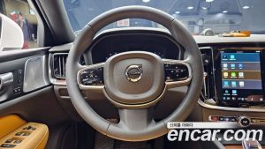 Volvo S60 B5 Ultra Bright 2025 года из Южной Кореи