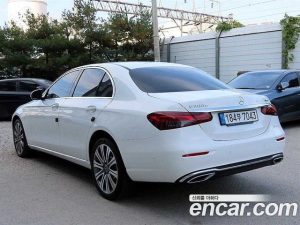 Mercedes-Benz E-Class E300e 4MATIC Exclusive 2023 года из Южной Кореи