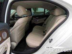 Mercedes-Benz E-Class E300e 4MATIC Exclusive 2023 года из Южной Кореи