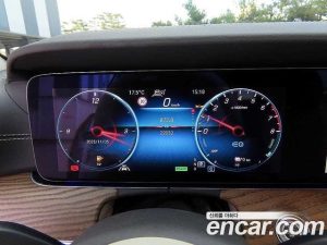 Mercedes-Benz E-Class E300e 4MATIC Exclusive 2023 года из Южной Кореи