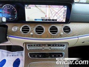 Mercedes-Benz E-Class E300e 4MATIC Exclusive 2023 года из Южной Кореи