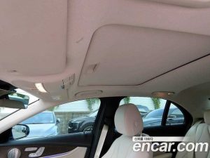 Mercedes-Benz E-Class E300e 4MATIC Exclusive 2023 года из Южной Кореи