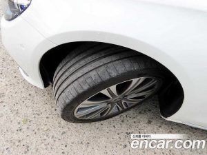 Mercedes-Benz E-Class E300e 4MATIC Exclusive 2023 года из Южной Кореи