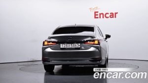 Lexus ES Executive 2025 года из Южной Кореи