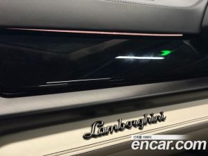 Lamborghini Urus 4.0 V8 SE 2025 года из Южной Кореи