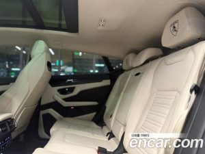Lamborghini Urus 4.0 V8 SE 2025 года из Южной Кореи