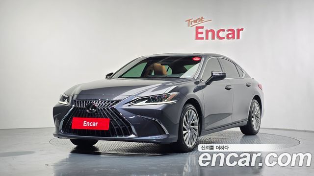 Lexus ES Luxury Plus 2023 года из Кореи