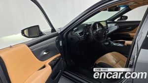 Lexus ES Luxury Plus 2023 года из Южной Кореи