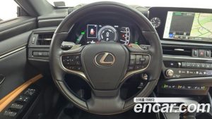 Lexus ES Luxury Plus 2023 года из Южной Кореи