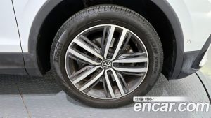Volkswagen Tiguan 2.0 TSI Prestige 2023 года из Южной Кореи