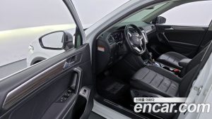 Volkswagen Tiguan 2.0 TSI Prestige 2023 года из Южной Кореи