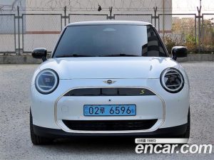 Mini Cooper SE Favoured 2024 года из Южной Кореи