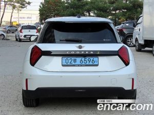 Mini Cooper SE Favoured 2024 года из Южной Кореи