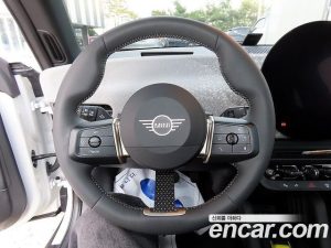 Mini Cooper SE Favoured 2024 года из Южной Кореи