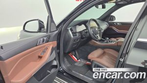 BMW X5 xDrive 40i xLine 2023 года из Южной Кореи