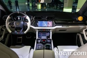 Lamborghini Urus 4.0 V8 SE 2025 года из Южной Кореи