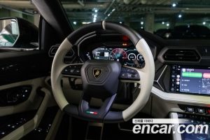 Lamborghini Urus 4.0 V8 SE 2025 года из Южной Кореи