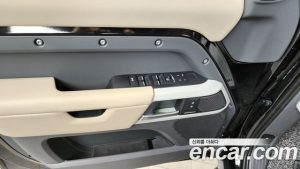 Land Rover Defender 110 D250 SE 2024 года из Южной Кореи