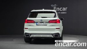 BMW X5 xDrive 40i M Sport 2025 года из Южной Кореи
