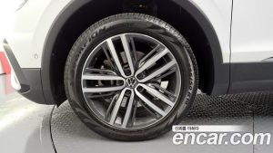 Volkswagen Tiguan 2.0 TSI Prestige 2023 года из Южной Кореи