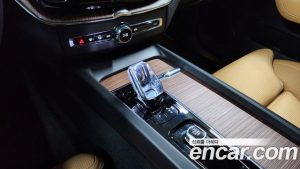 Volvo XC60 B5 ULTIMATE Bright 2024 года из Южной Кореи