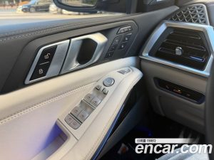 BMW X7 xDrive 40i M Sport 6 2024 года из Южной Кореи