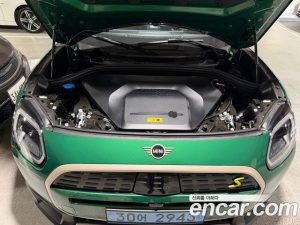 Mini Countryman ALL4 SE Favoured 2025 года из Южной Кореи