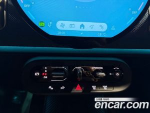 Mini Countryman ALL4 SE Favoured 2025 года из Южной Кореи