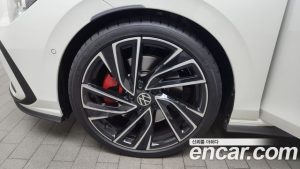 Volkswagen Golf 2.0 GTI 2023 года из Южной Кореи