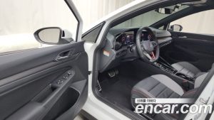 Volkswagen Golf 2.0 GTI 2023 года из Южной Кореи