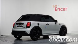 Mini Cooper Convertible JCW 2023 года из Южной Кореи