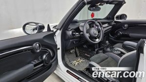 Mini Cooper Convertible JCW 2023 года из Южной Кореи