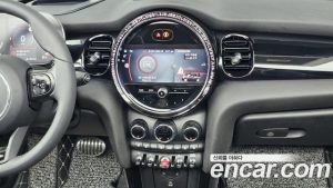 Mini Cooper Convertible JCW 2023 года из Южной Кореи