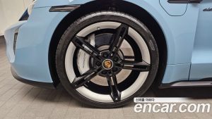 Porsche Taycan GTS 2023 года из Южной Кореи