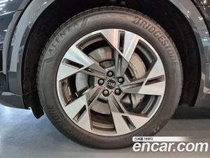 Audi Q8 e-tron 55 4WD Sportback 2024 года из Южной Кореи